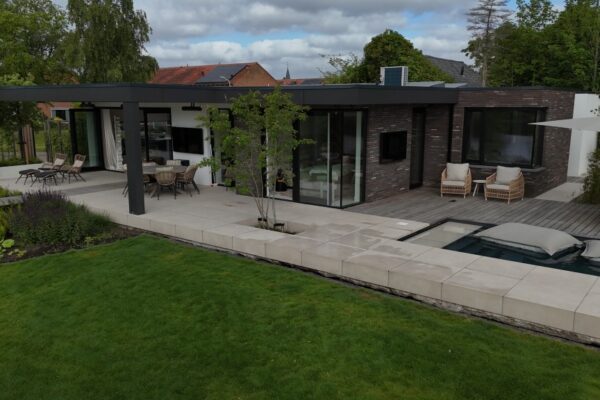 Villa aan het water voorzijde