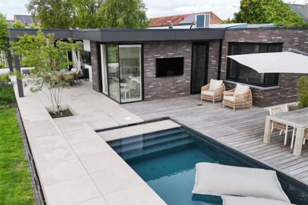 Villa aan het water birdview